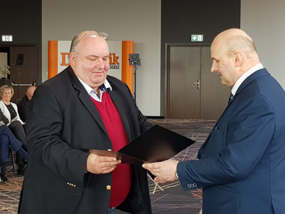 W imieniu dr Reginy Ziólkowskiej-Grześkowiak nagrodę dla najlepszego lekarza pediatry w powiecie kutnowskim odebrał Marek Kiełczewski, prezes Kutnowskiego Szpitala Samorządowego.