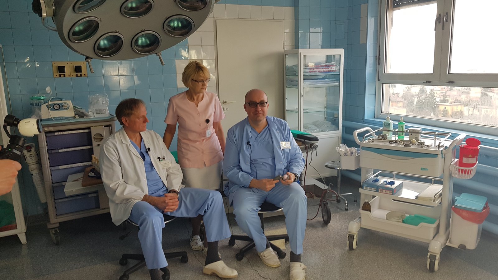 Od lewej: lek. med. Janusz Kurpiewski, zastępca ordynatora, mgr Anna Michalczyk, pielęgniarka oddzia